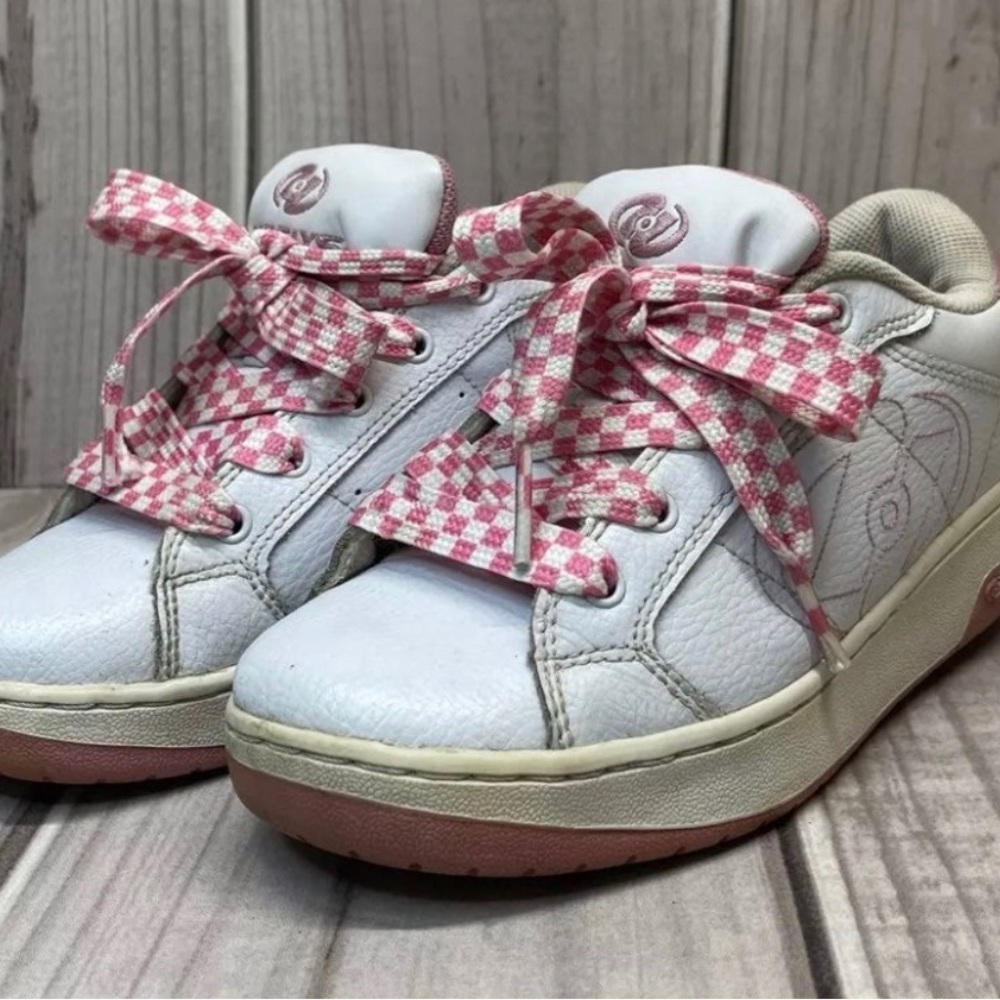 Heelys White Pink Kids Sneakers with Checkered Laces - Picture 2 of 9